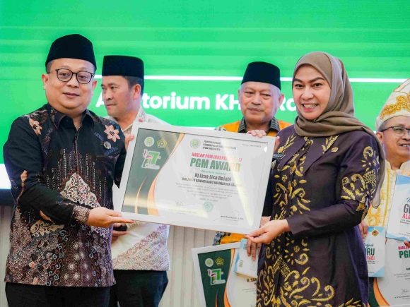 Wali Kota Lisa Terima Penghargaan dari Perkumpulan Guru Madrasah Indonesia