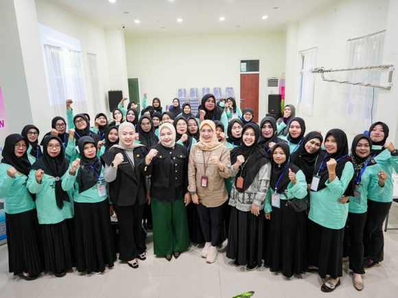 Peserta Sekolah Pemberdayaan Perempuan Dibekali Kelas Business Marketing dan Financing