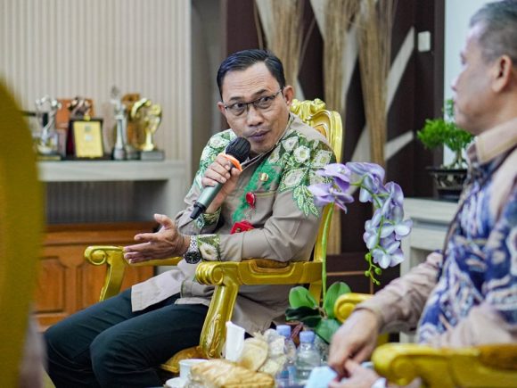 Expose Kajian Investasi dan Naskah Akademik Penyertaan Modal Pemko Banjarbaru pada PT. Bank Kalsel