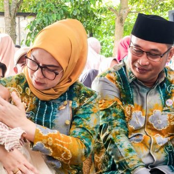 Untitled Optimalkan Tumbuh Kembang Anak, Wali Kota Lisa bersama Suami Tinjau Langsung Kelas Ibu Balita di Posyandu Dahlia Almansyur