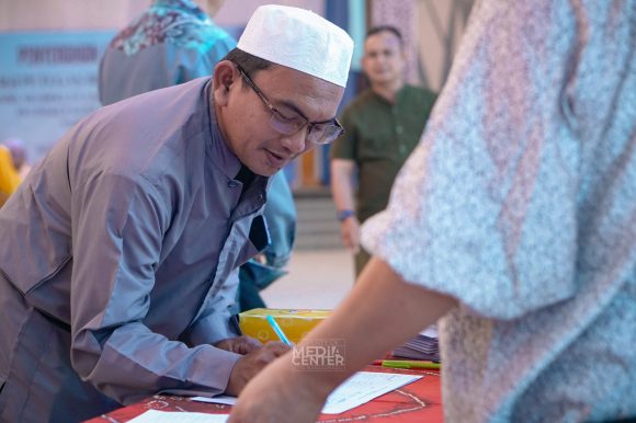 Penjaga Rumah Ibadah di Banjarbaru Terima Insentif
