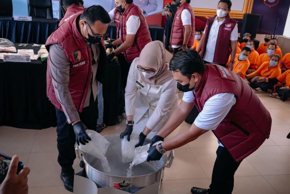 Perangi Narkoba, Pemkot dan Polres Banjarbaru Musnahkan Puluhan Kilogram Narkotika