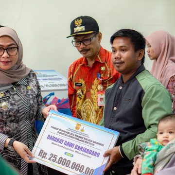 Wali Kota Banjarbaru Serahkan Bantuan Rehabilitasi Rumah di 4 Kecamatan