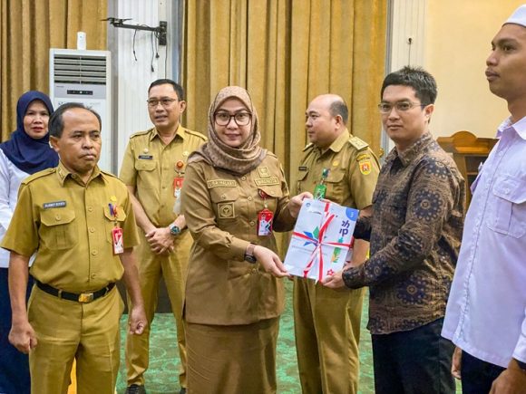 Rakor SKPD dan Gebrakan Literasi, Wali Kota Banjarbaru Serahkan Bantuan Buku untuk 5 Perpustakaan Sekaligus