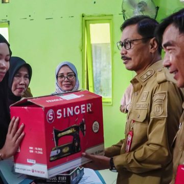 Wartono Resmikan Pelatihan Menjahit dan Serahkan Mesin Jahit untuk Tenaga Kerja Mandiri
