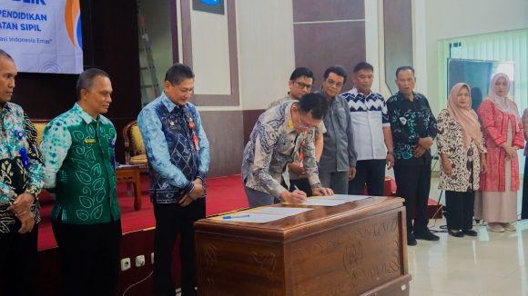 Pemko Banjarbaru Reviu Pelayanan Disdik dan Disdukcapil