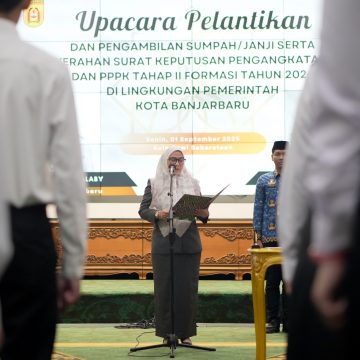 Wali Kota Banjarbaru Lantik PNS dan PPPK Tahap 2 Formasi 2024