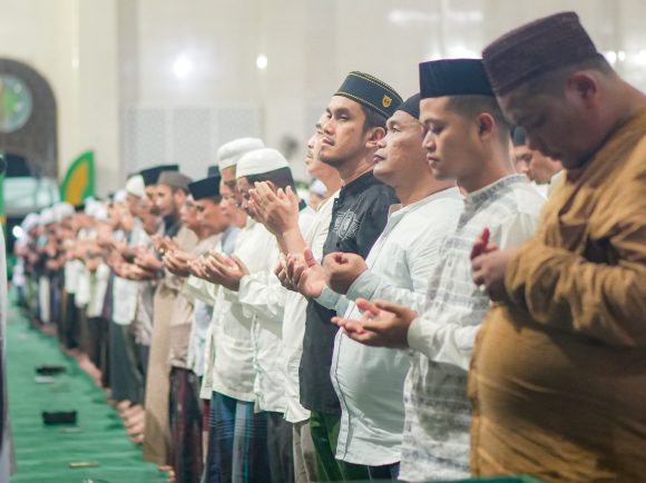 Warga Banjarbaru Gelar Salat Gaib untuk Korban Unjuk Rasa