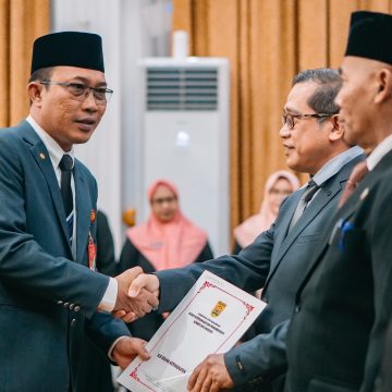 Banjarbaru Lantik 26 Pejabat Fungsional, 24 PNS Terima SK Naik Pangkat