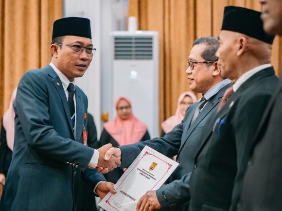 Banjarbaru Lantik 26 Pejabat Fungsional, 24 PNS Terima SK Naik Pangkat