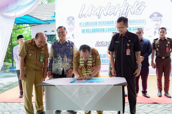 Dukung Program 100 Hari Kerja, Kota Banjarbaru Luncurkan Kelurahan Bersinar di Landasan Ulin Barat