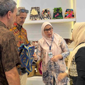 1000438935_11zon Wali Kota Lisa Beri Dukungan Penuh untuk UMKM Banjarbaru di Trade Expo Indonesia 2025
