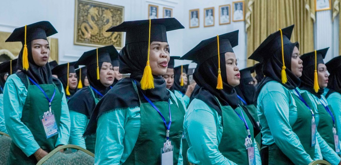 Perempuan Banjarbaru Menuju Kemandirian, Wisuda Life Skill Massage dan Bekam.