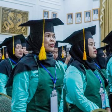 MCB09954 Perempuan Banjarbaru Menuju Kemandirian, Wisuda Life Skill Massage dan Bekam.