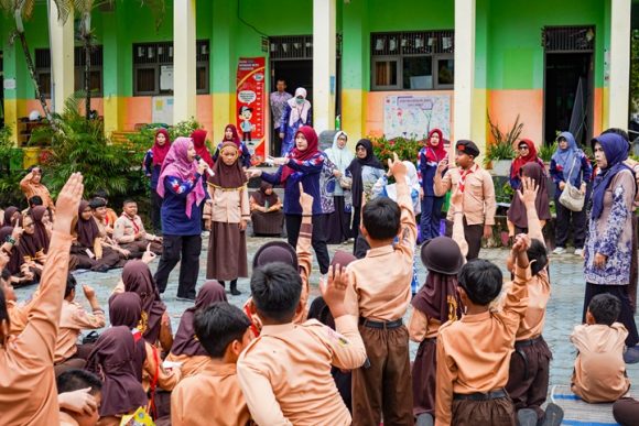 Penuh Antusias! Ratusan Siswa SDN 2 Komet Belajar Cinta Ikan Bersama DKP3 Banjarbaru