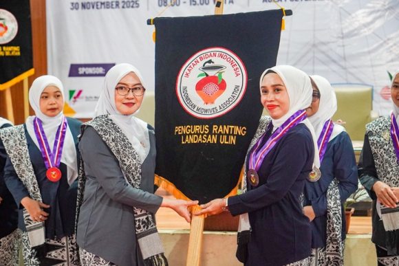 Manager Bidan Delima dan Ketua Ranting se-Kota Banjarbaru Dilantik, Teguhkan Peran Bidan Dalam Kesehatan Mental Ibu-Anak.