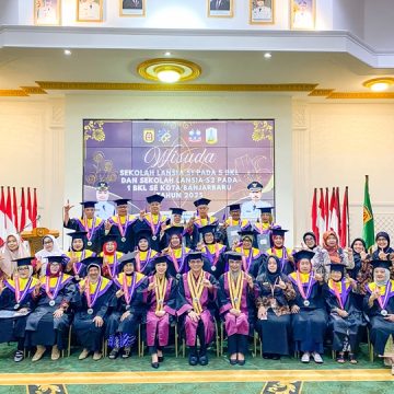 Sebanyak 110 Lansia Diwisuda, Bukti Pendidikan Tak Mengenal Usia.