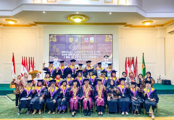 Sebanyak 110 Lansia Diwisuda, Bukti Pendidikan Tak Mengenal Usia.