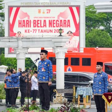 Pimpin Upacara Hari Bela Negara ke-77, Sekda Banjarbaru Serahkan Bantuan Kebencanaan