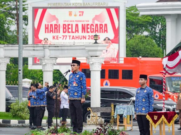 Pimpin Upacara Hari Bela Negara ke-77, Sekda Banjarbaru Serahkan Bantuan Kebencanaan