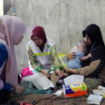 Peduli Warga, Wali Kota Lisa Serahkan Bantuan Bedah Rumah dan Pengobatan untuk Syifa Amira