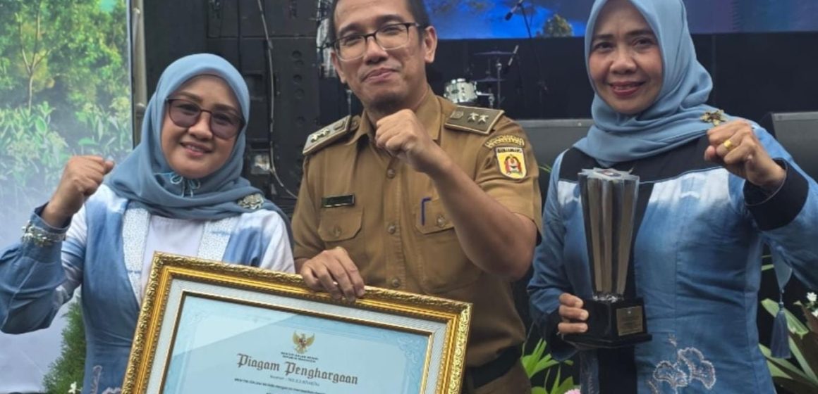 IMG_0083 Kelurahan Mentaos Kembali Menggema Dikancah Nasional, Raih Juara II Desa dan Keluraham Award 2025