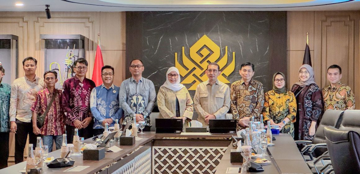 18b4c76a-5232-4f1a-87b1-8d0357732316 Perjuangan Wali Kota Lisa Gaungkan Cempaka Sebagai Living Museum, Menteri Fadli Zon Siap Dukung Warisan Intan Banjarbaru.