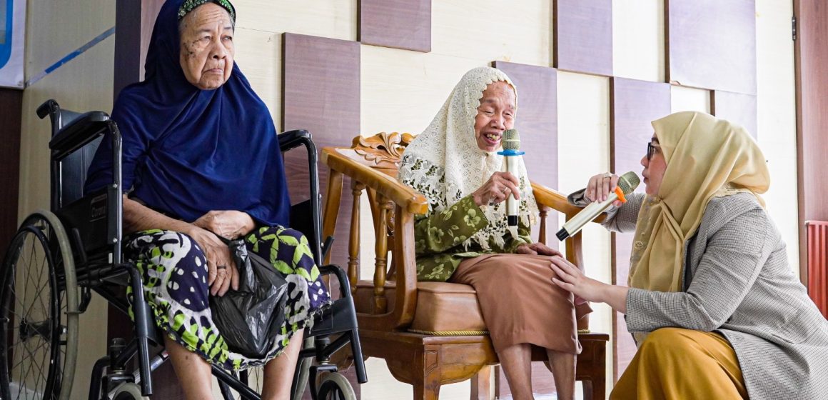 Mudah dan Ringankan Urusannya, Jangan Dipersulit! Pesan Tegas Wali Kota Saat Salurkan Sembako di Banjarbaru Selatan