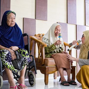 Mudah dan Ringankan Urusannya, Jangan Dipersulit! Pesan Tegas Wali Kota Saat Salurkan Sembako di Banjarbaru Selatan