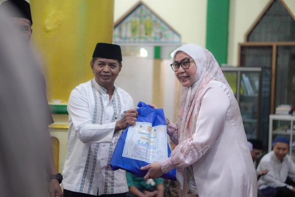 Safari Ramadan di Landasan Ulin, Wali Kota Lisa Tegaskan Pemerintah Siap Layani Warga