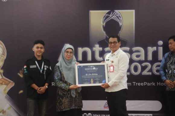 Dedikasi Membangun Banua, Wali Kota Banjarbaru Dianugerahi Penghargaan Perempuan Inspiratif