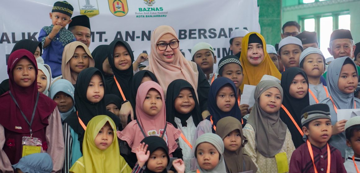 Hadirkan Senyum di Bulan Suci, Wali Kota Banjarbaru Bagikan Santunan bagi Anak Yatim