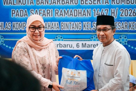 Safari Ramadan di Sungai Besar, Ambulans Diserahkan untuk Warga