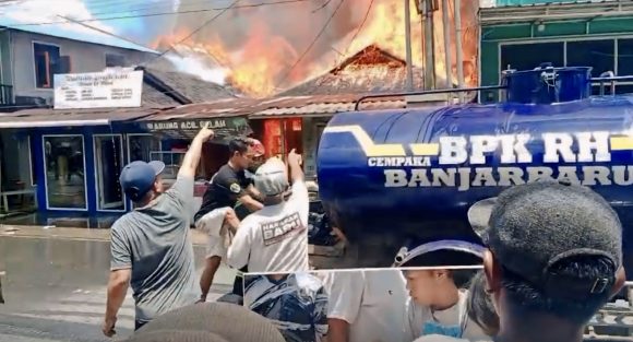 Cegah Musibah Kebakaran Sejak Dini, Wali Kota Lisa Ajak Warga Agar Lebih Hati-Hati Gunakan Peralatan Rumah.