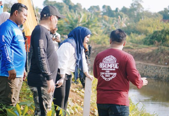 Wali Kota Banjarbaru Pimpin Langsung Susur Sungai dan Aksi Bersih-Bersih Bantaran Sungai Karet di Loktabat Utara