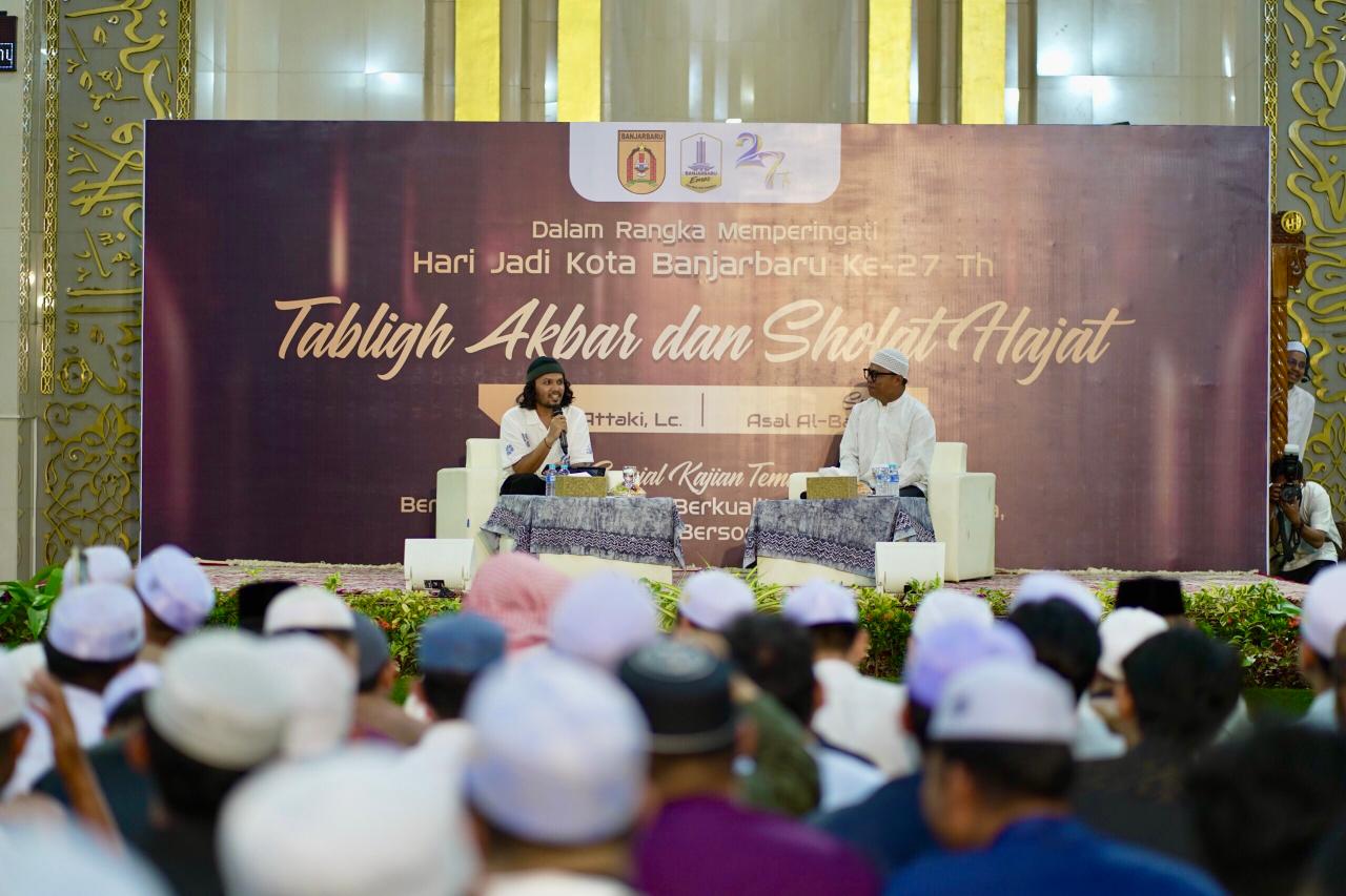 Banjarbaru Berselimut Kekhusyukan, Tabligh Akbar Hanan Attaki Meriahkan HUT ke-27 Kota