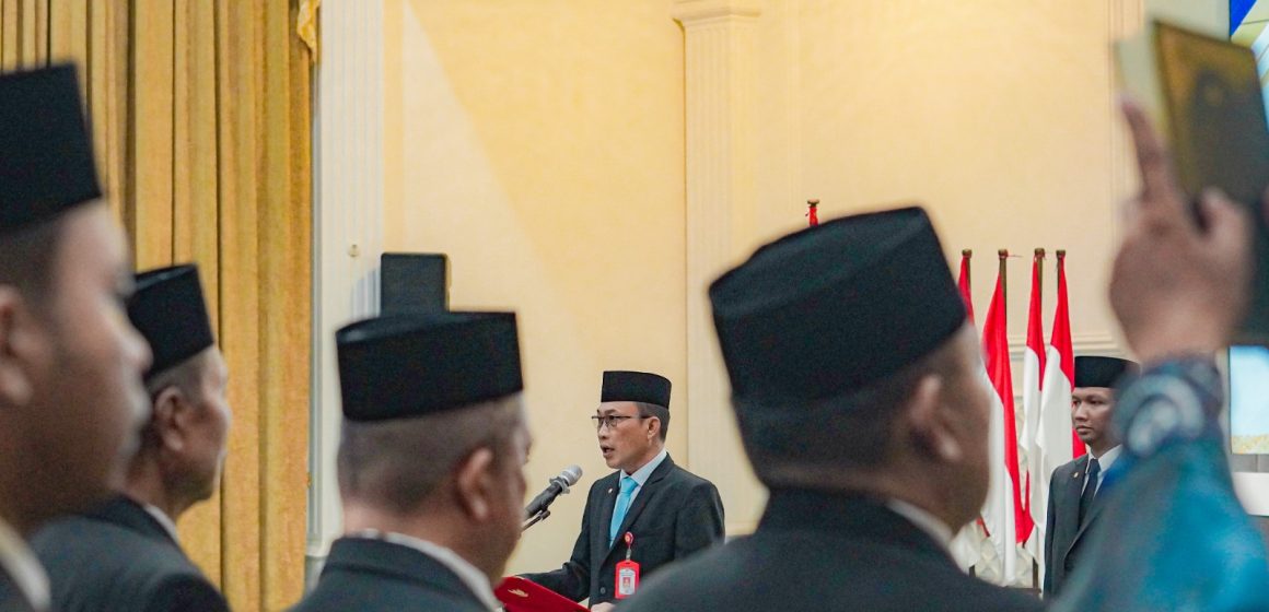 Perkuat Pelayanan Publik, 102 Pejabat Fungsional Pemkot Banjarbaru Resmi Dilantik