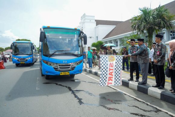 Jemaah Calon Haji Banjarbaru Dilepas Menuju Embarkasi Haji Banjarmasin