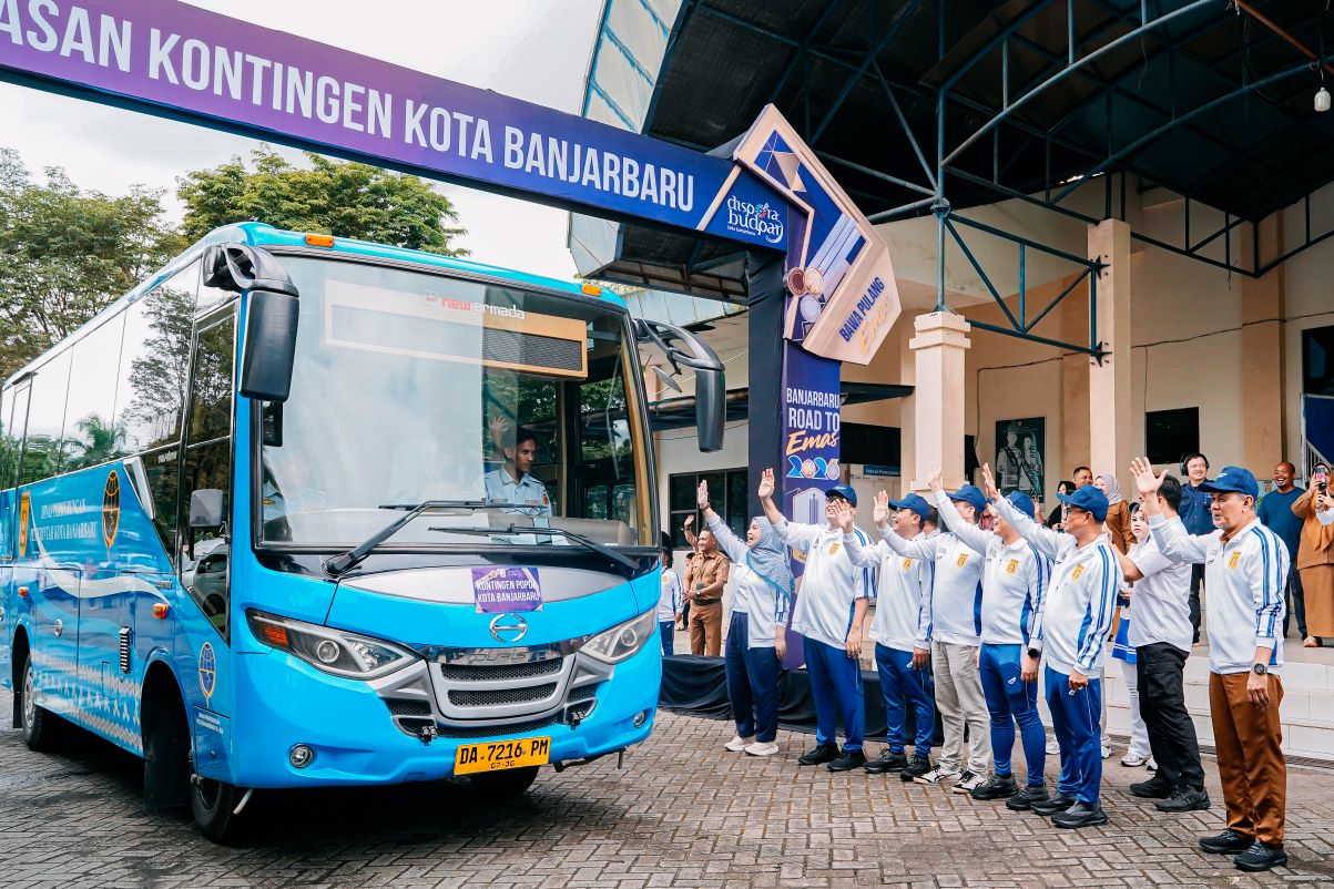 Wali Kota Lepas Kontingen Popda Kota Banjarbaru