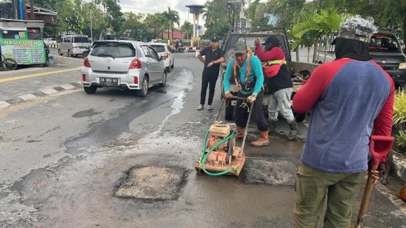 Kawal Jalan Mulus di Banjarbaru, Wali Kota Instruksikan Camat dan Lurah Garda Terdepan Respons Keluhan Warga
