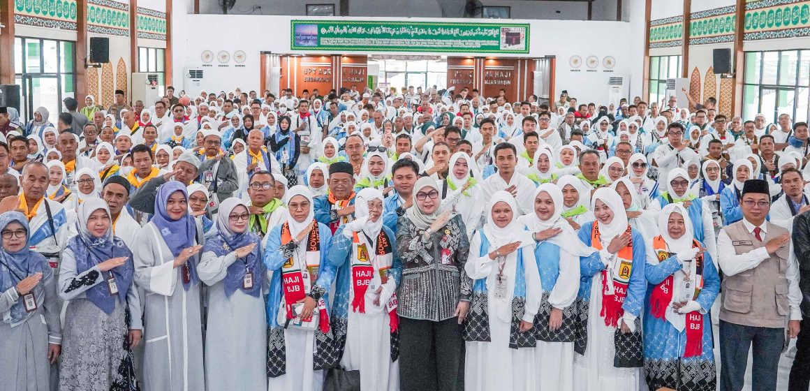 Gema Talbiyah di Embarkasi Banjarmasin: Wali Kota Hj. Erna Lisa Halaby Lepas Jemaah Haji Banjarbaru 1447 H