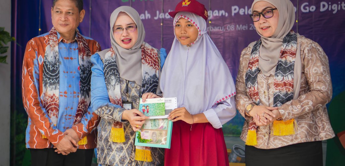 Ubah Sampah Jadi Rupiah, Wali Kota Resmikan Bank Sampah SIPALUI di SDN 3 Kemuning