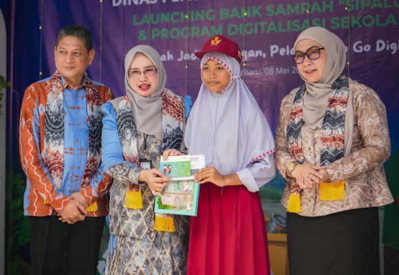 Ubah Sampah Jadi Rupiah, Wali Kota Resmikan Bank Sampah SIPALUI di SDN 3 Kemuning