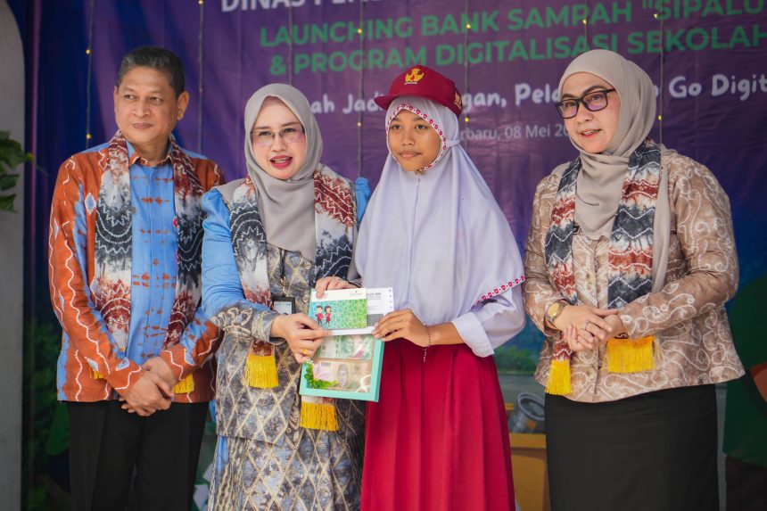 BJBTV medcen-2 Ubah Sampah Jadi Rupiah, Wali Kota Resmikan Bank Sampah SIPALUI di SDN 3 Kemuning