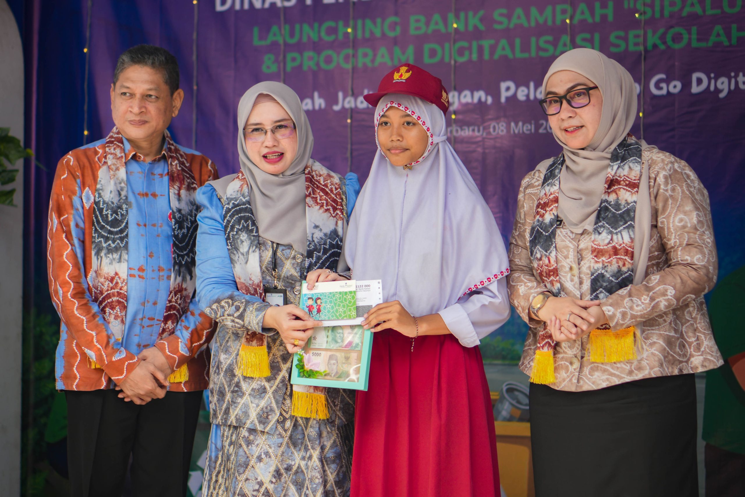 Ubah Sampah Jadi Rupiah, Wali Kota Resmikan Bank Sampah SIPALUI di SDN 3 Kemuning