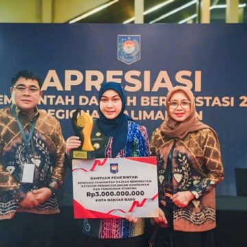 Sentuhan Wali Kota Lisa Berbuah Emas, Banjarbaru Terbaik I Penanganan Stunting dan Kemiskinan Kalimantan