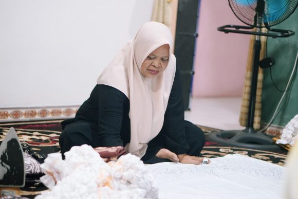 Menilik Inovasi Sasirangan Kontemporer Karya Hanidah