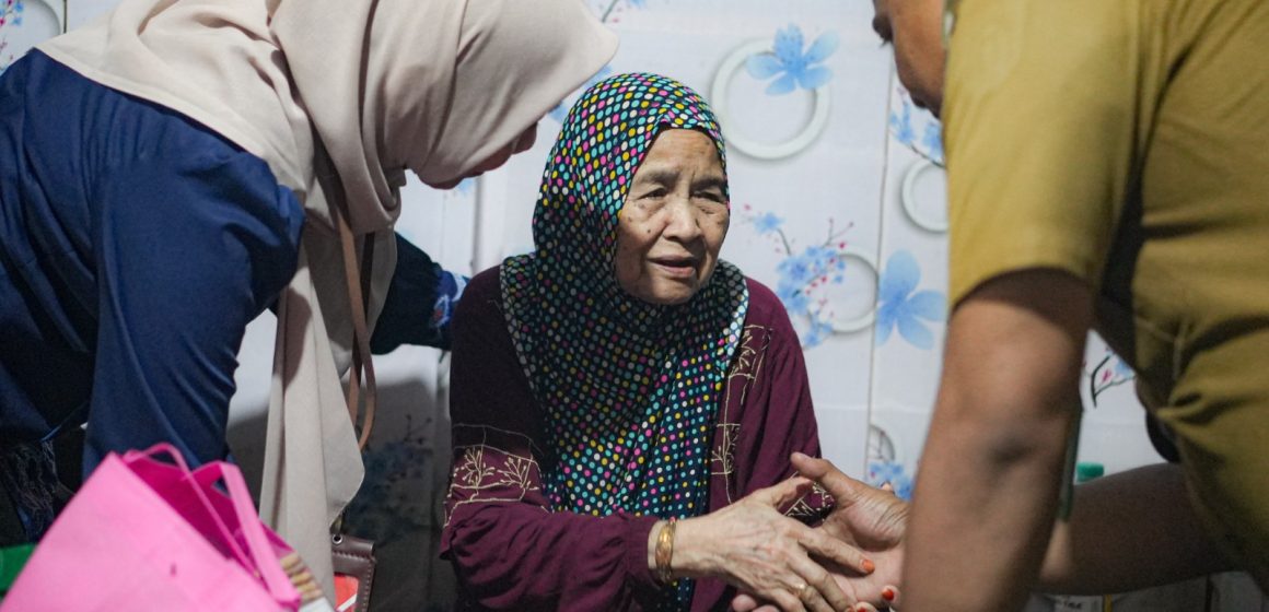 Sampaikan Duka Mendalam Wali Kota, DP3APMP2KB Sambangi Keluarga Ustazah HN