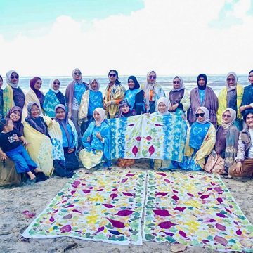 1000819170 Dorong Kemandirian Ekonomi, Warga Sumber Makmur Belajar Seni Kriya Bersama Praktisi Dekranasda Banjarbaru