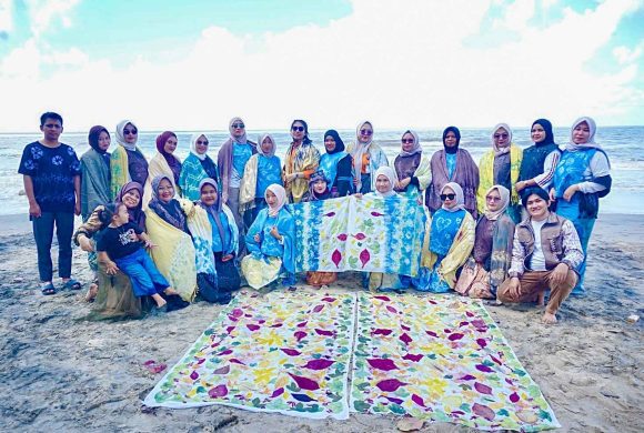 Dorong Kemandirian Ekonomi, Warga Sumber Makmur Belajar Seni Kriya Bersama Praktisi Dekranasda Banjarbaru